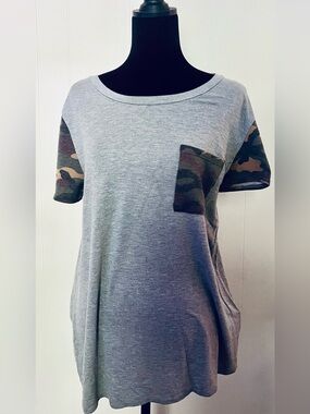Bom Bom women’s  Heather Gray Tee with Camo Pocket & Sleeves, size L.
